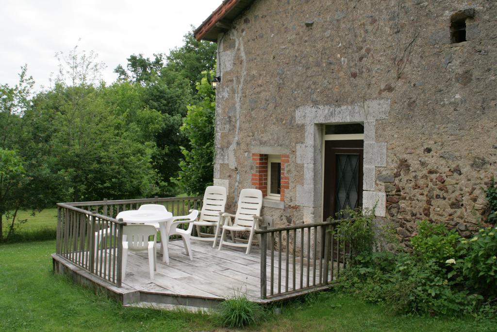 Bed and Breakfast Le Petit Mas D'Ile Saint-Germain-de-Confolens Номер фото