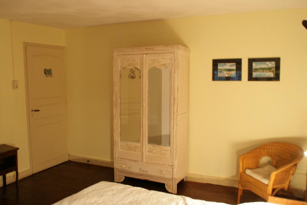 Bed and Breakfast Le Petit Mas D'Ile Saint-Germain-de-Confolens Экстерьер фото